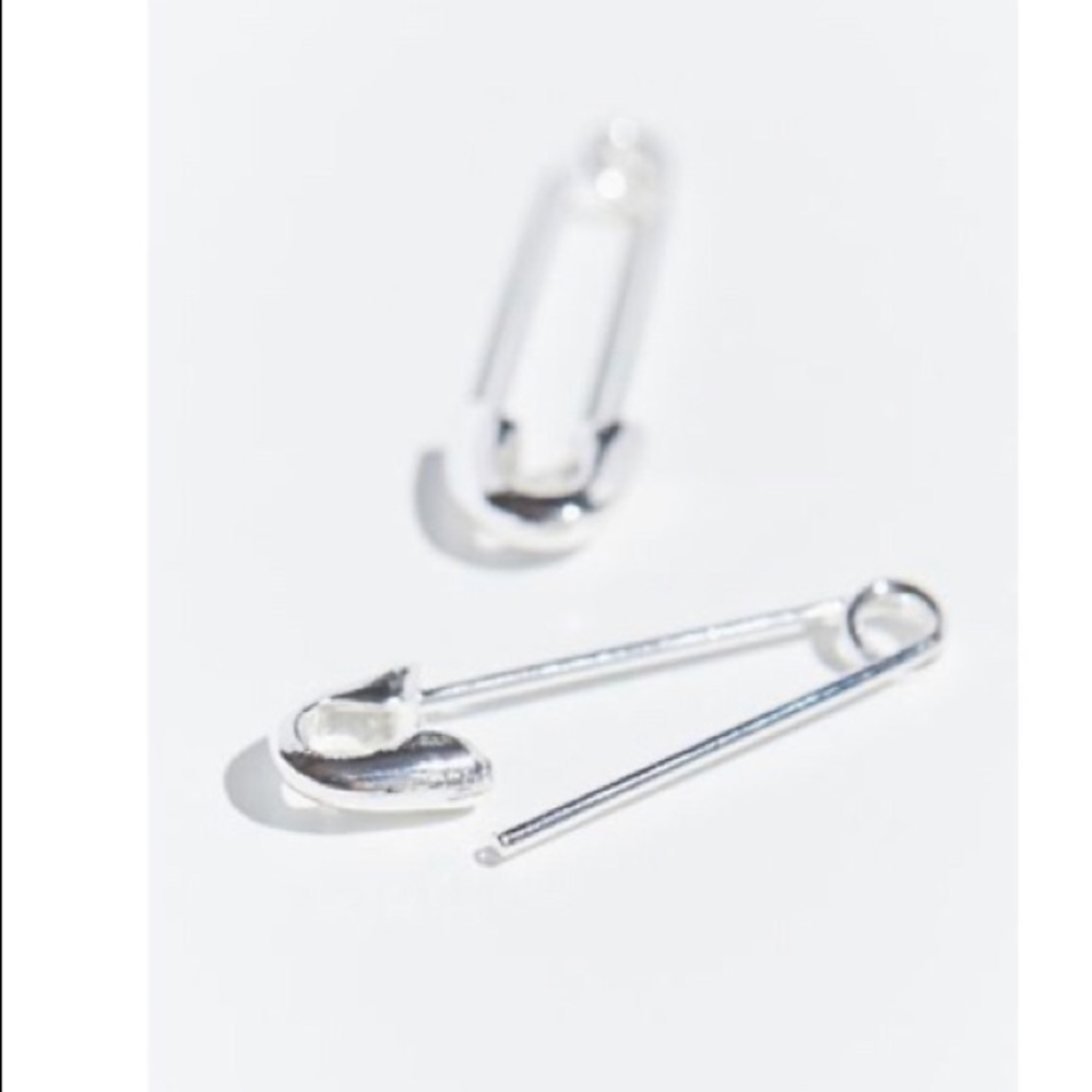 Simple safety pin earrings